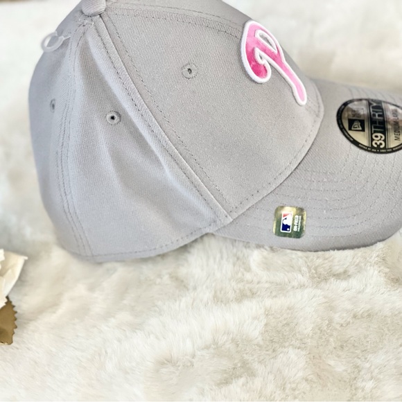 New with tags PHILADELPHIA PHILLIES OFFICIAL MLB HAT GRAY with Pink & white logo - Picture 3 of 7
